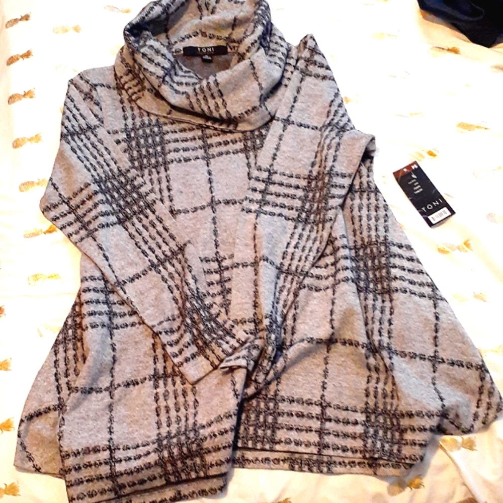 Womens Small toni Morgan blouse grey and black plaid